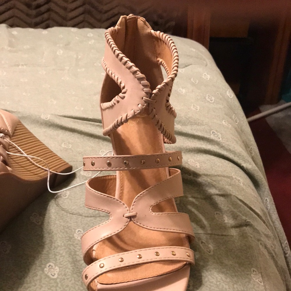 Light pink shoe